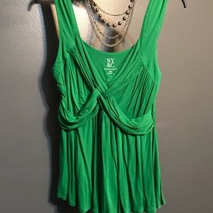 NY&Co green cute top. M Brand new